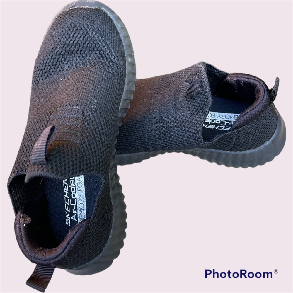 🦈 Boy’s Sketchers
